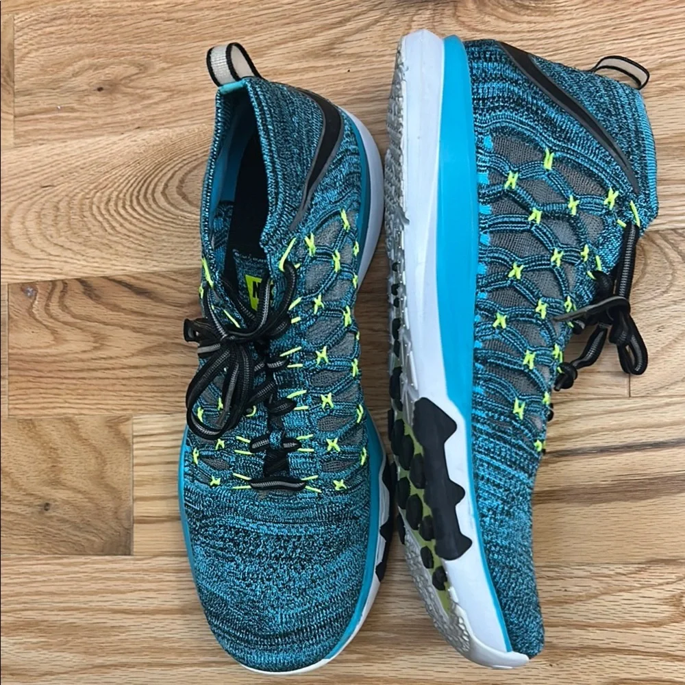 Nike Men's Blue and Yellow Running Shoes - Picture 4 of 17